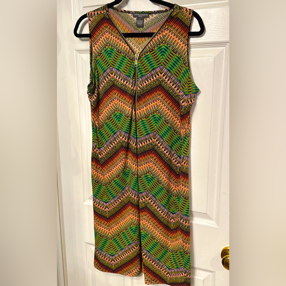chelsea & THEODORE Size L  DRESS Front Zip V-Neck Short Sleeve Chevron Dress